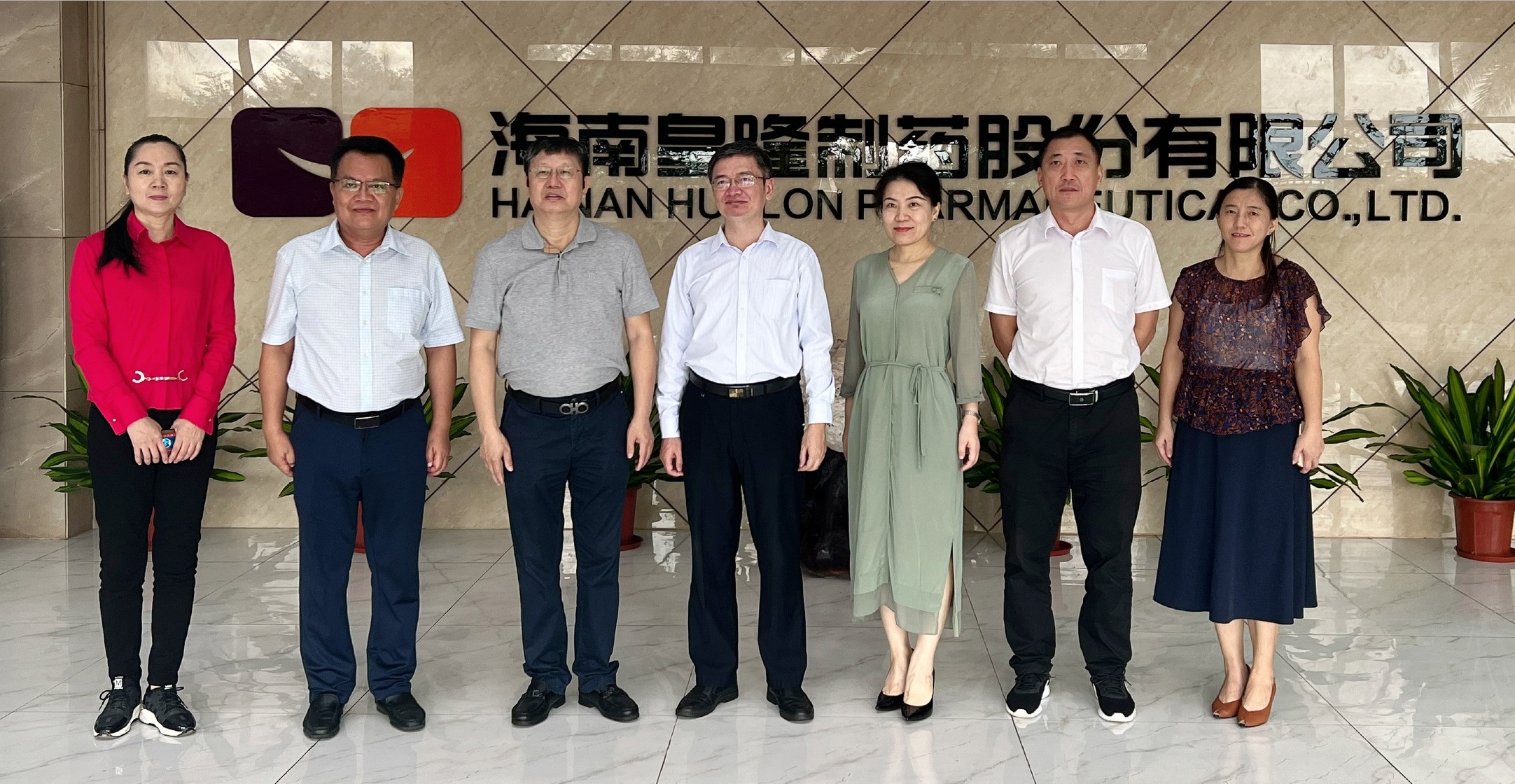 海南省委統(tǒng)戰(zhàn)部副部長(zhǎng)、省工商聯(lián)黨委書記 林勝一行走訪調(diào)研皇隆制藥